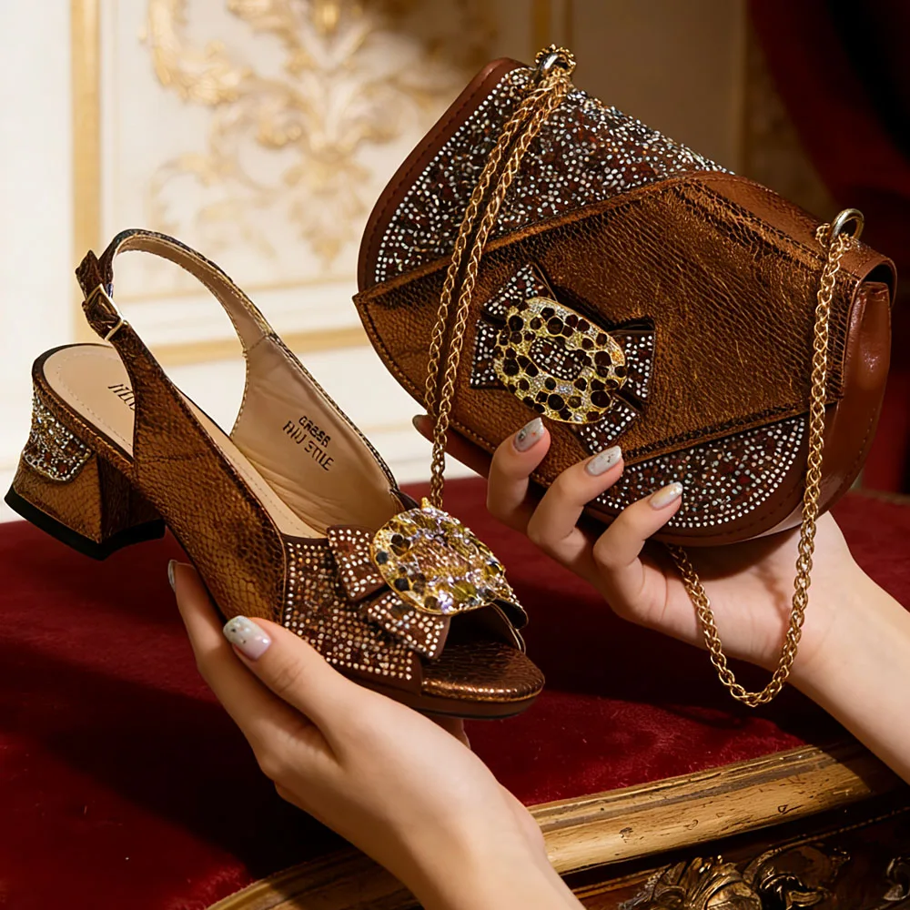 Venus Chan 2026 Elegant Rhinestone Peep Toe High Heels Sandals - Italian Design with Coordinating Brown Handbag
Venus Chan 2026 Elegant Rhinestone Peep Toe High Heels Sandals - Italian Design with Coordinating Brown Handbag