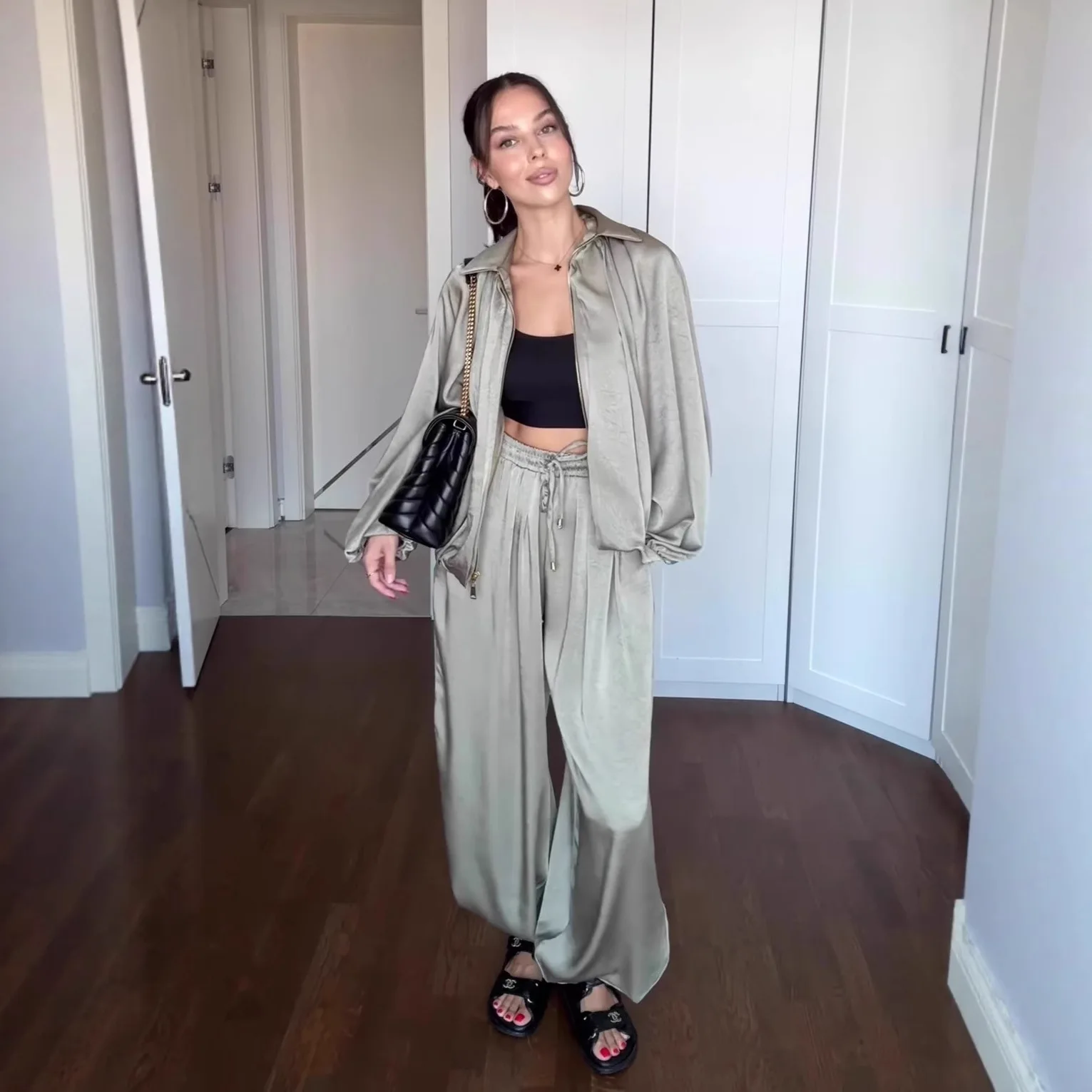 Casual Satin Two-pieces Pants Sets Women's Loose Full Sleeves Zippers Coats Wide-leg Long Trousers 2026 New Ladies Solid Suits
Casual Satin Two-pieces Pants Sets Women's Loose Full Sleeves Zippers Coats Wide-leg Long Trousers 2026 New Ladies Solid Suits