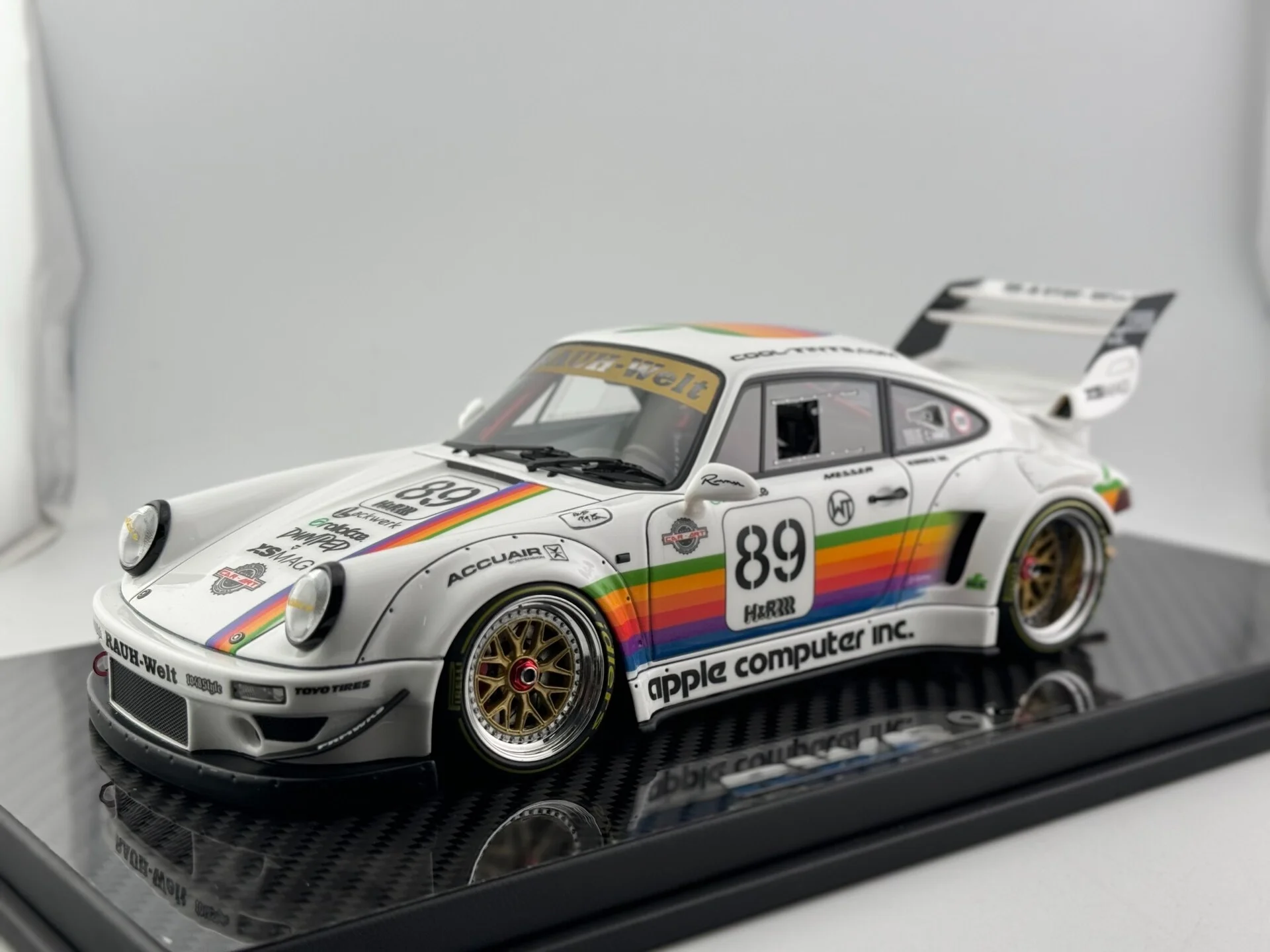 Diecast TGM 1/18 Scale Porsche RWB 964 Car Model
Diecast TGM 1/18 Scale Porsche RWB 964 Car Model