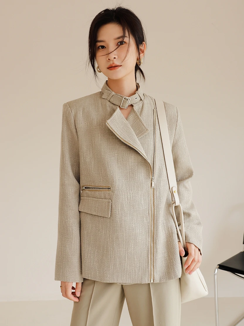 Ретро-жакет из твида для женщин: повседневный, простой дизайн, осенняя новинка, премиум-класс, полиэстер, V-образный вырез, застежка-молния
Ретро-жакет из твида для женщин: повседневный, простой дизайн, осенняя новинка, премиум-класс, полиэстер, V-образный вырез, застежка-молния