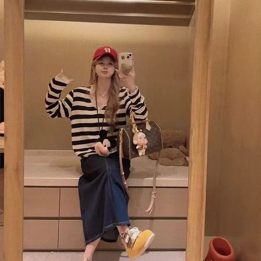 Extra Large 300 Pou Patchwork Lace V-ne Long Sve irt Men Women Spring Autumn Loose Versatile Striped Top
Extra Large 300 Pou Patchwork Lace V-ne Long Sve irt Men Women Spring Autumn Loose Versatile Striped Top