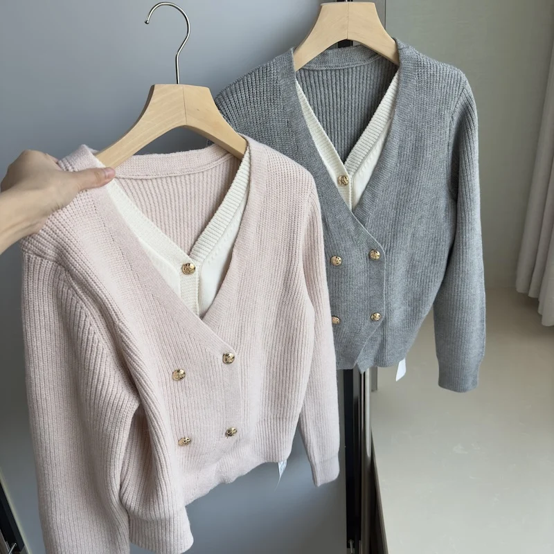 Women's Chic V-neck Fack Two-piece Sweater Vintage Autumn Slimfit Knitted Cardigan Soild Color Daily Commuting Tops
Women's Chic V-neck Fack Two-piece Sweater Vintage Autumn Slimfit Knitted Cardigan Soild Color Daily Commuting Tops