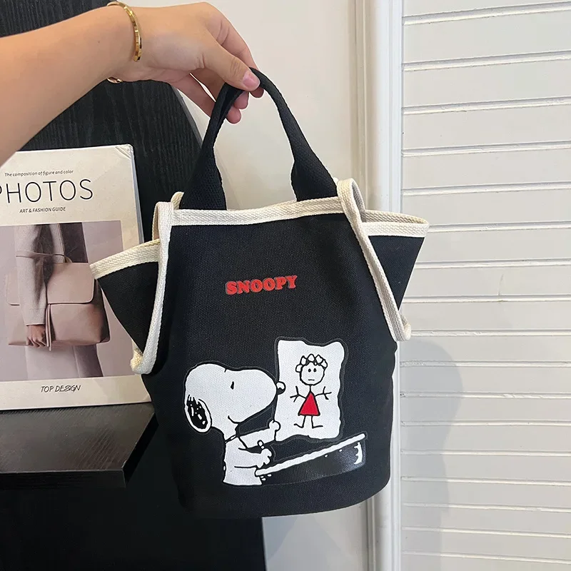 Korean New Cartoon Snoopy Tote Bag Large Capacity Personalized Canvas shoulder Bag Fashion Shoulder Bag 27x21x17cm
Korean New Cartoon Snoopy Tote Bag Large Capacity Personalized Canvas shoulder Bag Fashion Shoulder Bag 27x21x17cm