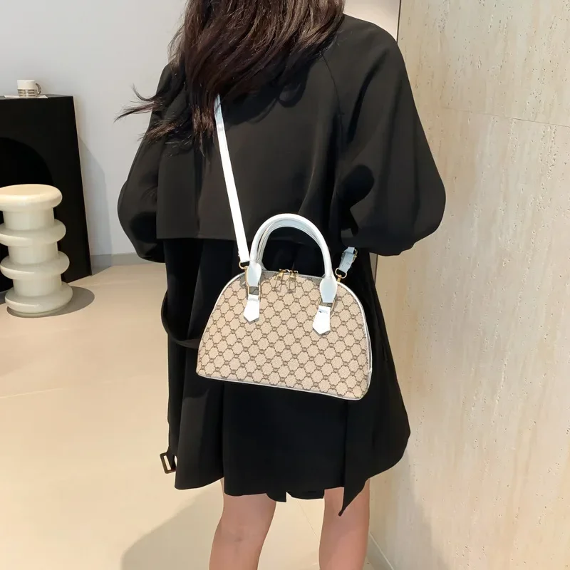 2025 New Women's Commuter Single-shoulder Shell Hand-held Bag - Casual, Fashionable & Simple Crossbody Style
2025 New Women's Commuter Single-shoulder Shell Hand-held Bag - Casual, Fashionable & Simple Crossbody Style