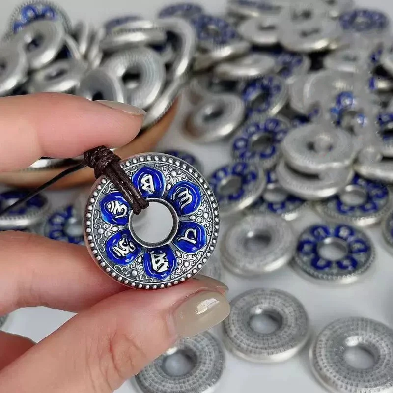 Retro Charms Heart Sutra Cloisonn Round Necklace Blue Lotus flower Pendant for Men and Women Couple Style Banquet Jewelry Gift
Retro Charms Heart Sutra Cloisonn Round Necklace Blue Lotus flower Pendant for Men and Women Couple Style Banquet Jewelry Gift