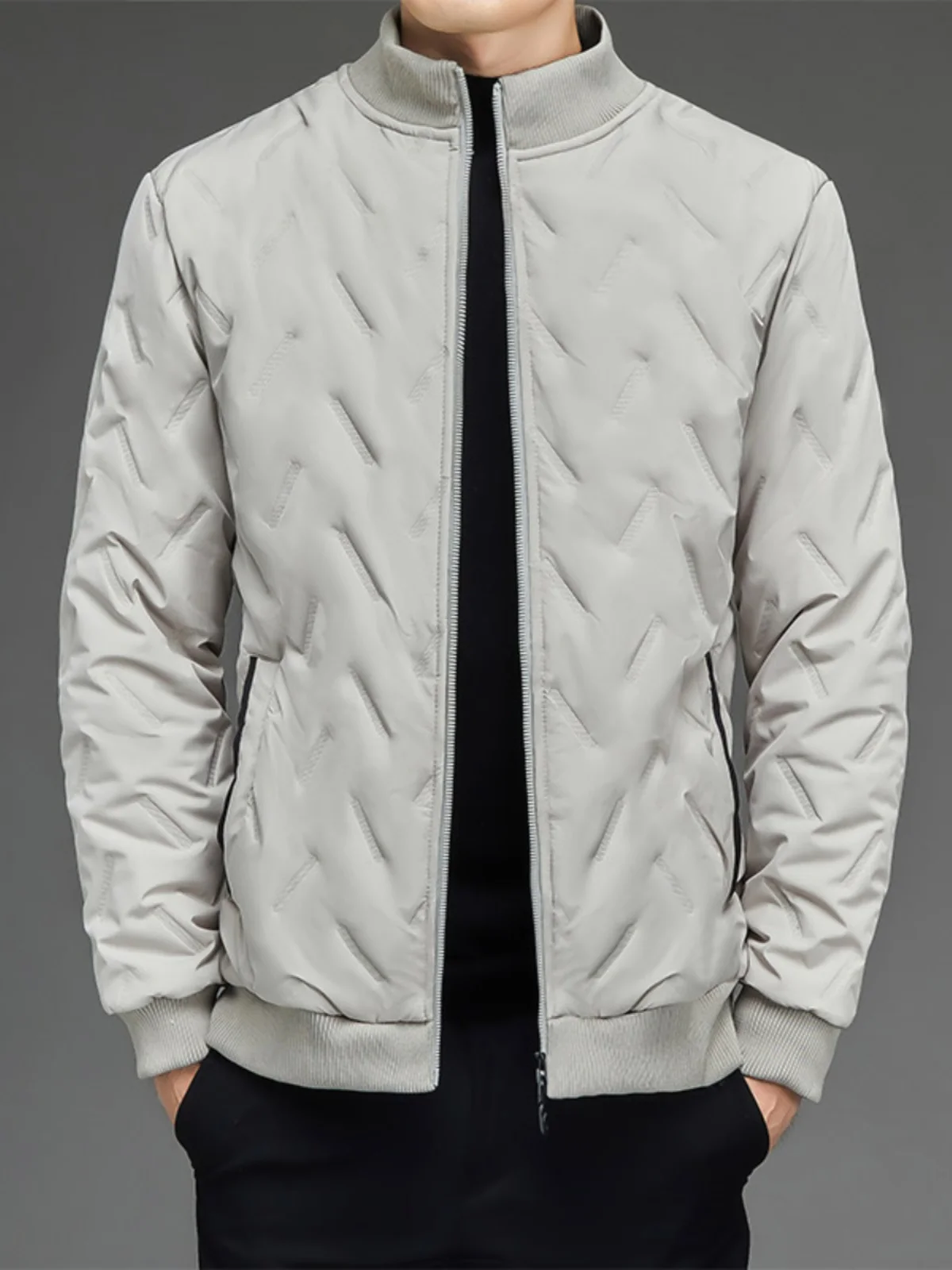 2023 Winter Men's Cotton Jaet Thiened Fce Lined Stand Collar Quilted Polyester Fiber Warm Pure Color Diamond Pattern
2023 Winter Men's Cotton Jaet Thiened Fce Lined Stand Collar Quilted Polyester Fiber Warm Pure Color Diamond Pattern