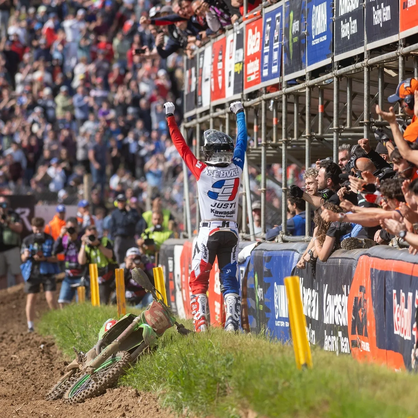 Кавасаки # Мотокроссовая футболка 3 ROMAIN FEBVRE: быстросохнущая, дышащая, для гонок, комфортная, для езды по бездорожью, летняя
Кавасаки # Мотокроссовая футболка 3 ROMAIN FEBVRE: быстросохнущая, дышащая, для гонок, комфортная, для езды по бездорожью, летняя