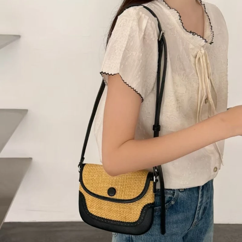 2026 New Straw-woven Splicing Cowhide Small Crossbody Bag Fashion Boho Mini Shoulder Bag Beach Vacation Retro Crossbody Purse
2026 New Straw-woven Splicing Cowhide Small Crossbody Bag Fashion Boho Mini Shoulder Bag Beach Vacation Retro Crossbody Purse
