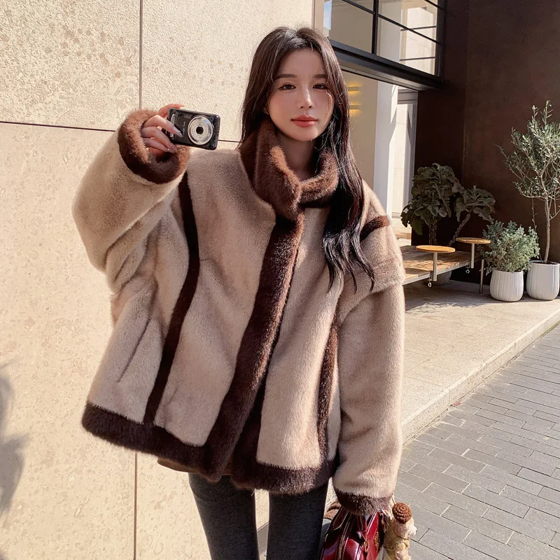 Женская куртка из овечьей шерсти с цветными блоками, зимнее издание 2025, мягкое, утолщенное, уменьшающее возраст хлопковое пальто на флисовой подкладке
Женская куртка из овечьей шерсти с цветными блоками, зимнее издание 2025, мягкое, утолщенное, уменьшающее возраст хлопковое пальто на флисовой подкладке