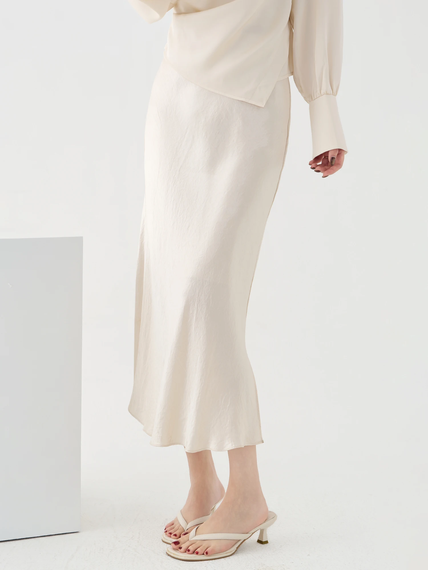 Elegant Simple Style Women's Acetate Skirt High Waist Slimming Drapey Midi Length Straight Cut Spring Season Ladies Fashion
Elegant Simple Style Women's Acetate Skirt High Waist Slimming Drapey Midi Length Straight Cut Spring Season Ladies Fashion