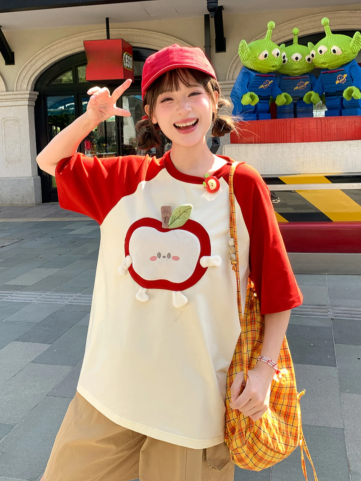 Cute Red And White Splice Color Women's T-shirt Summer Loose Fit Shoulder Insert Short Sleeve Casual Style Cotton Blend
Cute Red And White Splice Color Women's T-shirt Summer Loose Fit Shoulder Insert Short Sleeve Casual Style Cotton Blend