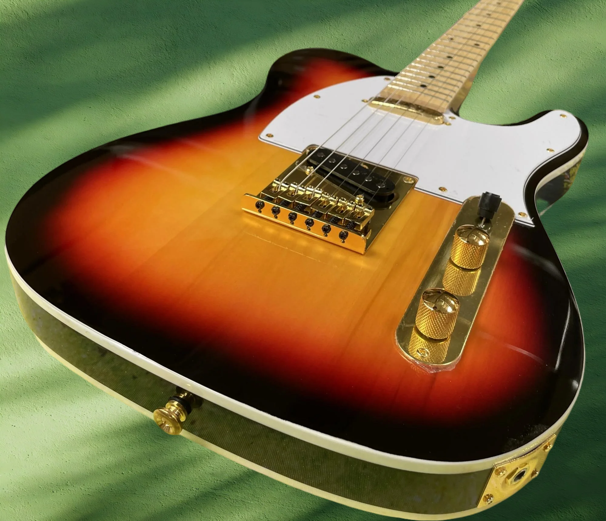 Гитарный 6-струнный кленовый гриф, серебряные аппаратные гитары
Гитарный 6-струнный кленовый гриф, серебряные аппаратные гитары