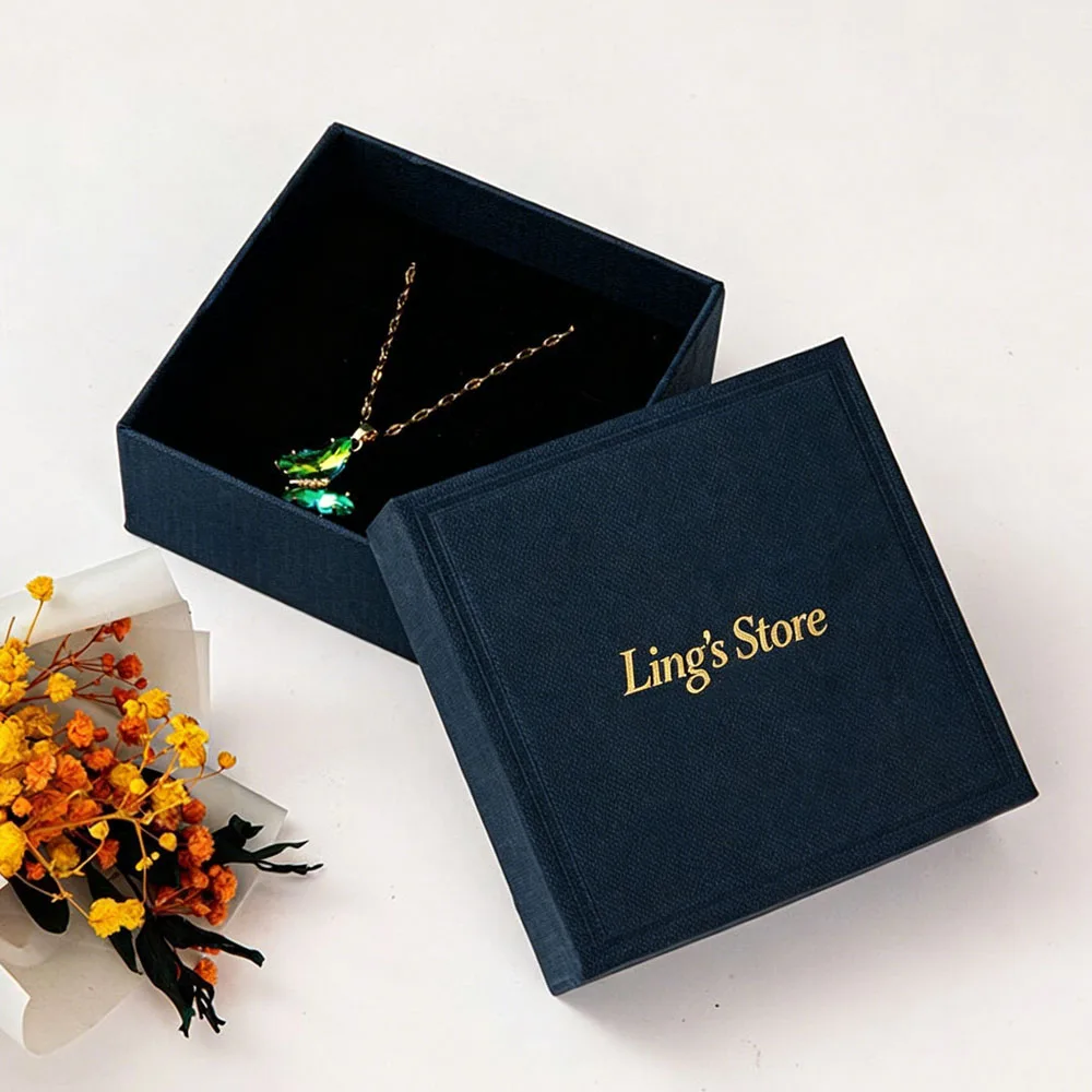 24Pcs Personalized Logo 9x9x3.5cm Texture Paper Lid Jewelry Box Wedding Favors Earring Necklace Pendant Bracelet Studs Packaging
24Pcs Personalized Logo 9x9x3.5cm Texture Paper Lid Jewelry Box Wedding Favors Earring Necklace Pendant Bracelet Studs Packaging