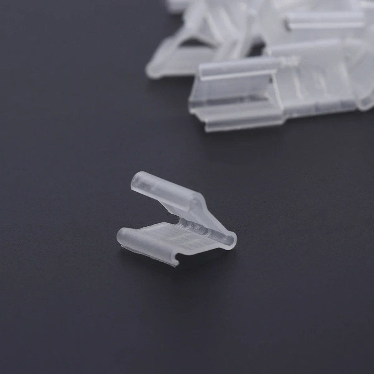 100 Pcs Seal Clip Easy Balloon Decoration Tie Sealing Closer Clips Clamps for Party Arch
100 Pcs Seal Clip Easy Balloon Decoration Tie Sealing Closer Clips Clamps for Party Arch