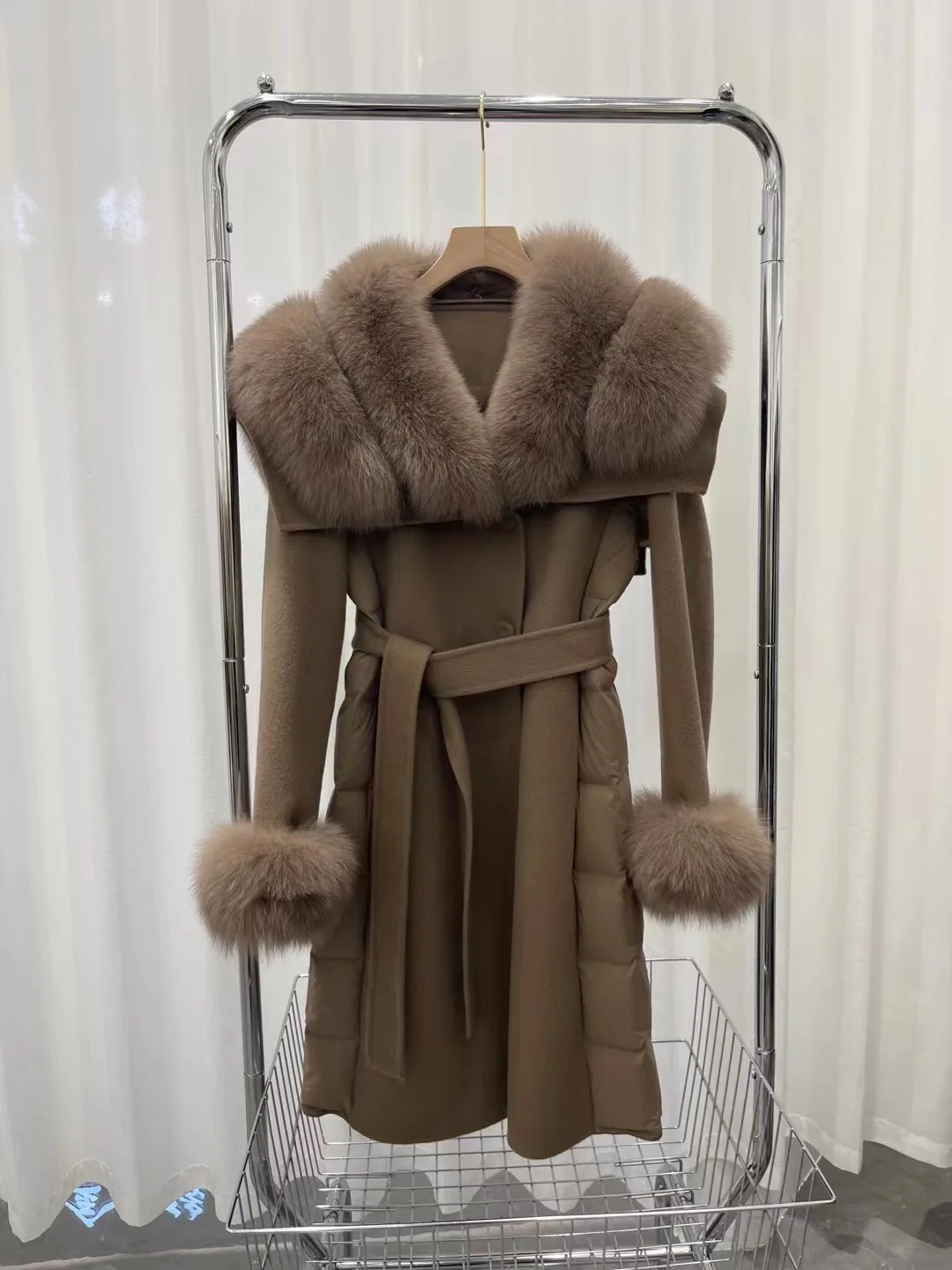 2023 New Winter Jacket Women Natural Real Fox Fur Collar Thick Warm Wool Coat Belt Goose Down Coat Streetwear Outerwear
2023 New Winter Jacket Women Natural Real Fox Fur Collar Thick Warm Wool Coat Belt Goose Down Coat Streetwear Outerwear