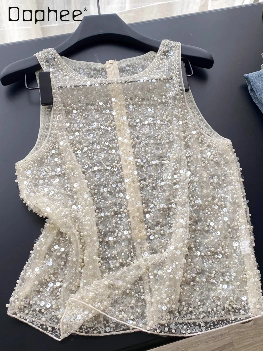 Light Luxury Socialite Heavy Sequin Beaded Mesh Tank Top Women 2025 Summer New High-End Versatile Loose Casual Sleeveless Top
Light Luxury Socialite Heavy Sequin Beaded Mesh Tank Top Women 2025 Summer New High-End Versatile Loose Casual Sleeveless Top