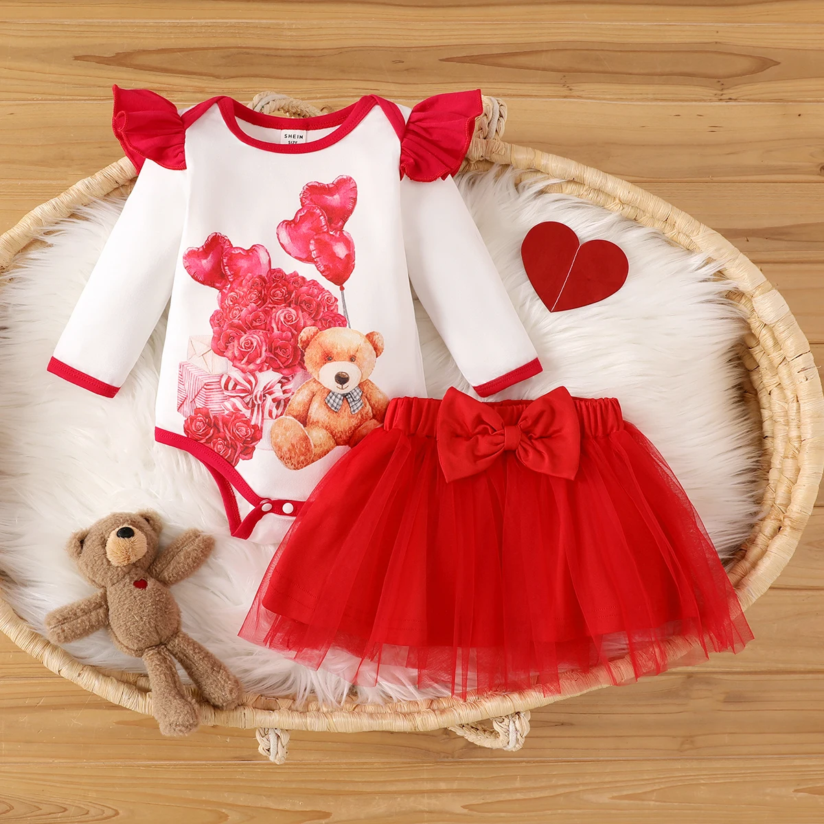 Baby Girl Red & White Teddy Bear Heart Print Bodysuit + Bow Tulle Skirt Set
Baby Girl Red & White Teddy Bear Heart Print Bodysuit + Bow Tulle Skirt Set