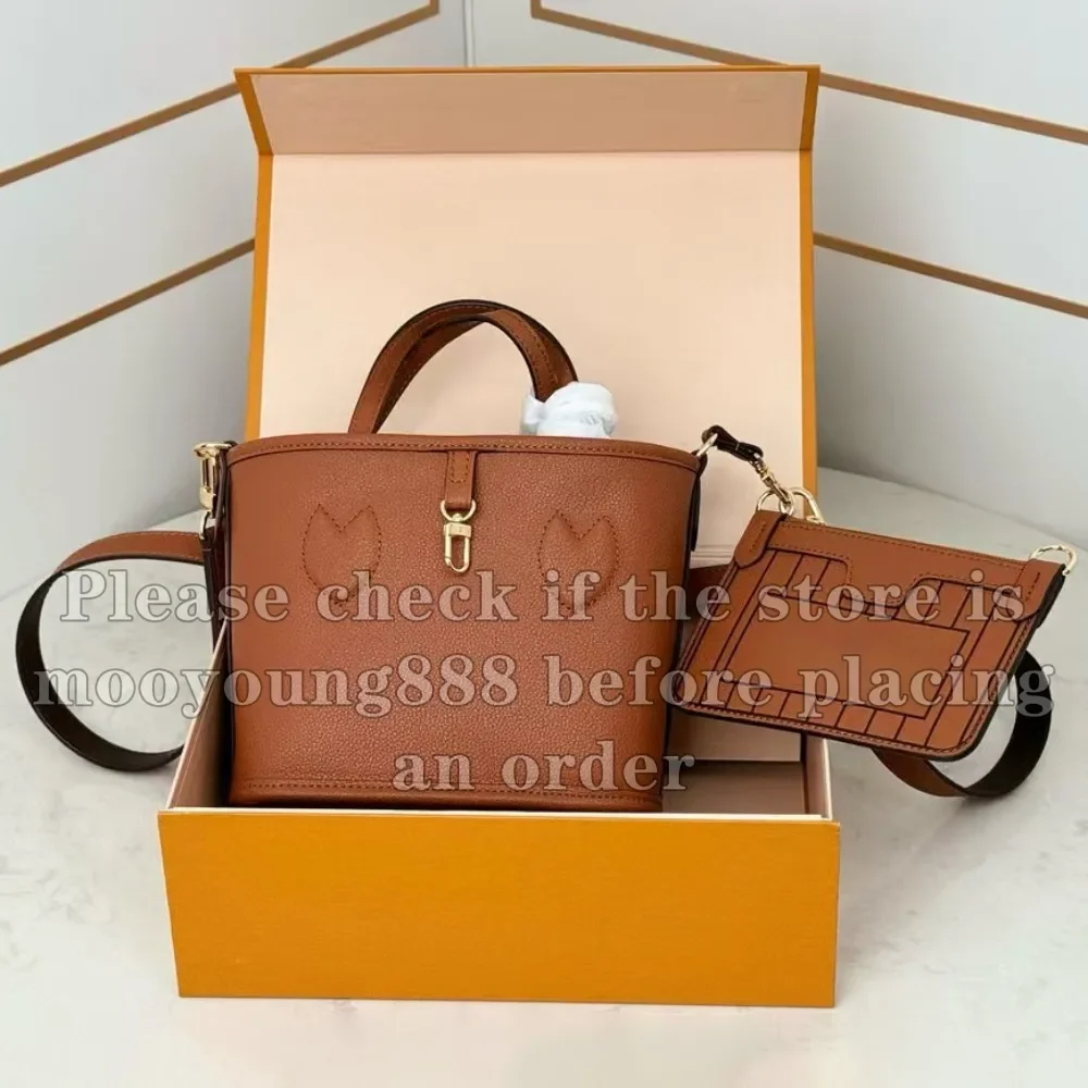 wholesale price 12A Upgrade Mirror Quality Designer Shoulder Bag 24cm Small Handbag for Women Reverse Luxury Leather
wholesale price 12A Upgrade Mirror Quality Designer Shoulder Bag 24cm Small Handbag for Women Reverse Luxury Leather