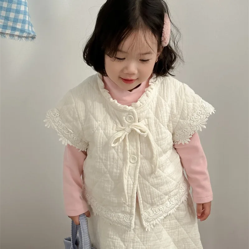2023 Winter New Korean Children's Wear Girls' Single breasted Cotton Yarn Quilted Cotton Edge Vest+Skirt Set Children's Set
2023 Winter New Korean Children's Wear Girls' Single breasted Cotton Yarn Quilted Cotton Edge Vest+Skirt Set Children's Set