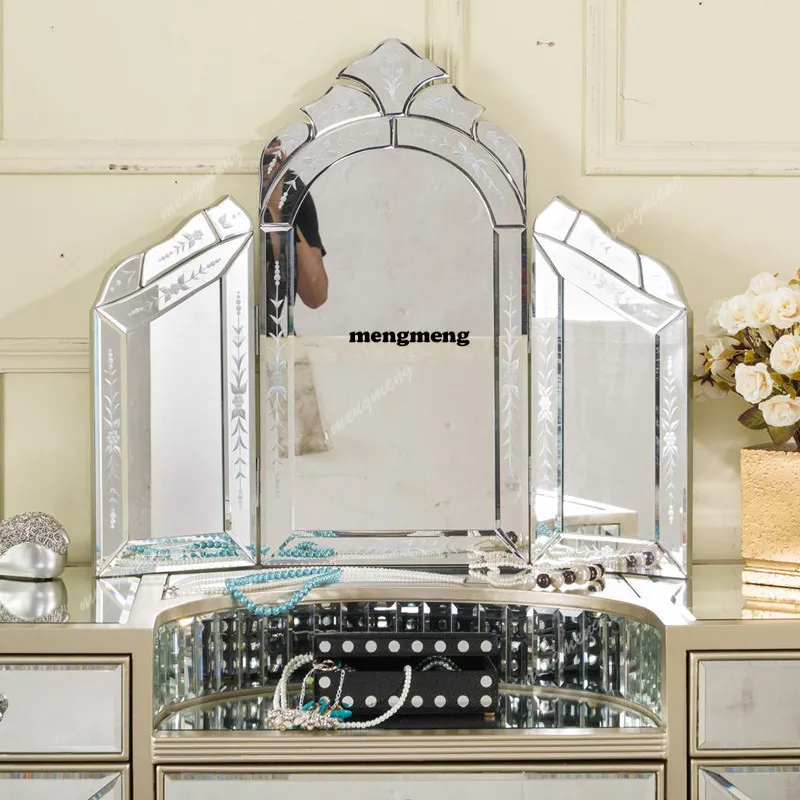 European dresser bedroom bay window dressing table mirror Italian luxury mirror
European dresser bedroom bay window dressing table mirror Italian luxury mirror