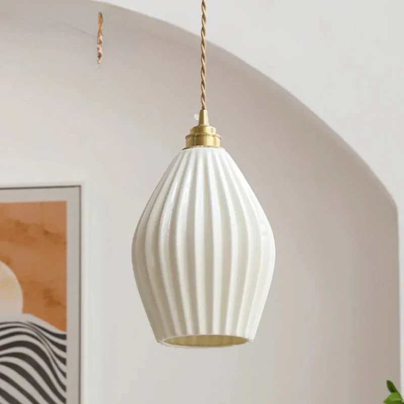 Losico French ceramic single-head chandelier American Nordic Zen wabi-sabi style bedroom bedside brass lamp
Losico French ceramic single-head chandelier American Nordic Zen wabi-sabi style bedroom bedside brass lamp