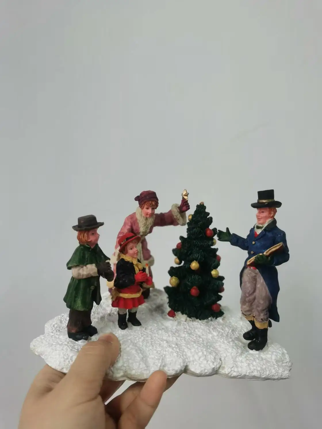 Resin figure mental psychological sand table game box court therapy family decorating the christmas tree
Resin figure mental psychological sand table game box court therapy family decorating the christmas tree