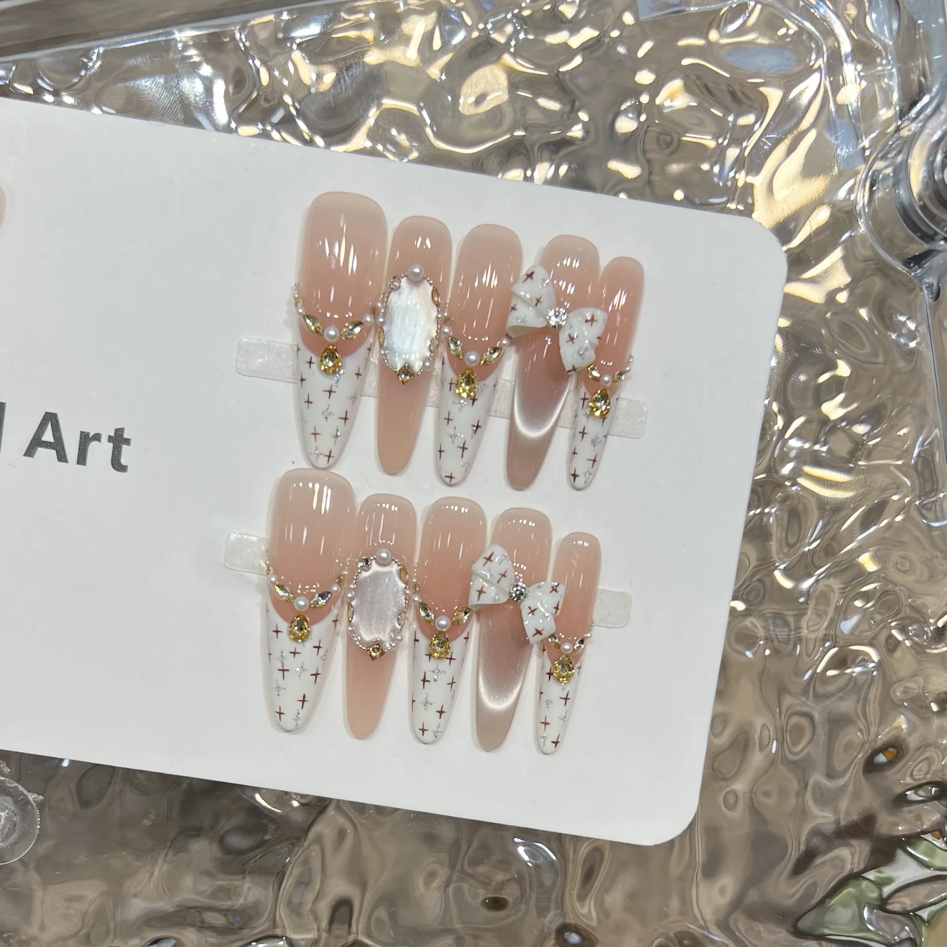 Розовые накладные ногти во французском стиле, 10 шт., элегантные кошачьи глаза ручной работы, накладные ногти с бантом для рождественской вечеринки, маникюр «сделай сам»
Розовые накладные ногти во французском стиле, 10 шт., элегантные кошачьи глаза ручной работы, накладные ногти с бантом для рождественской вечеринки, маникюр «сделай сам»