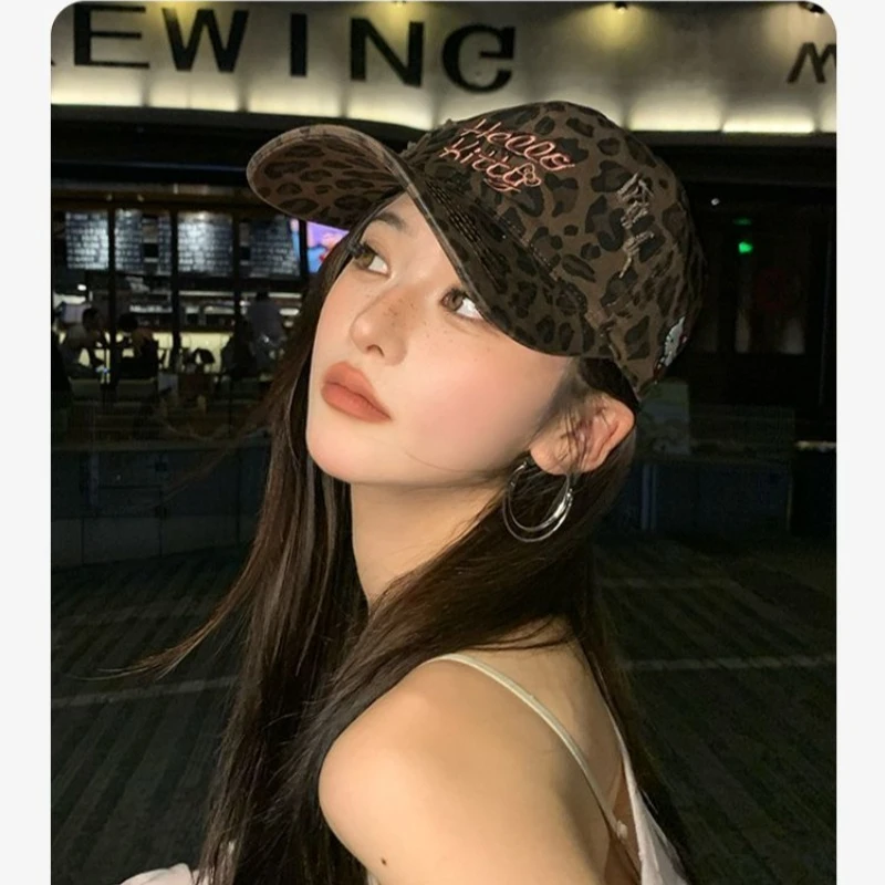 Anime Cartoon Kawaii Sanrio Hello Kitty Duck Tongue Baseball Cap Leopard Print Female Look Small Maillard Brown Good Looks Gift
Anime Cartoon Kawaii Sanrio Hello Kitty Duck Tongue Baseball Cap Leopard Print Female Look Small Maillard Brown Good Looks Gift