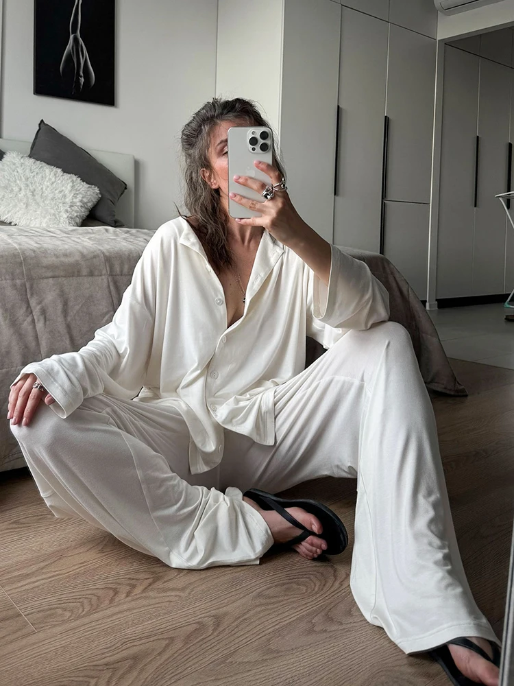 Hiloc White V-Neck Elegant Full Placket Long Sleeve Top Sets Autumn Elastic Floor-Length Pants Suits Woman Knitted Pajama Outfit
Hiloc White V-Neck Elegant Full Placket Long Sleeve Top Sets Autumn Elastic Floor-Length Pants Suits Woman Knitted Pajama Outfit