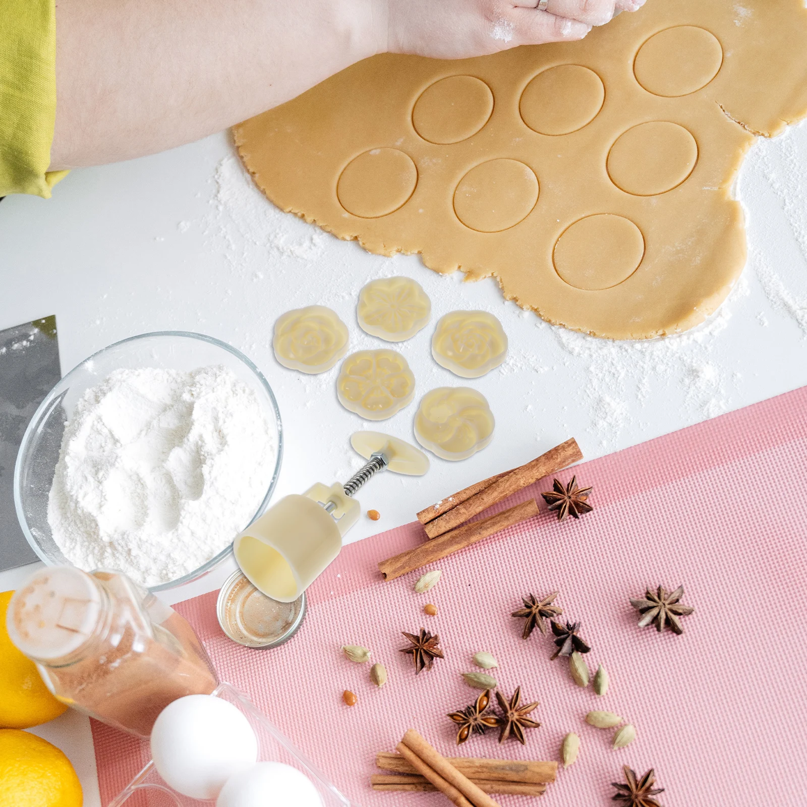 1 set Moon Mold Round hand molds Easy Demould Eco-friendly Baking Supplies DIY Moon Cake Mold Plastic Kitchen Tool
1 set Moon Mold Round hand molds Easy Demould Eco-friendly Baking Supplies DIY Moon Cake Mold Plastic Kitchen Tool