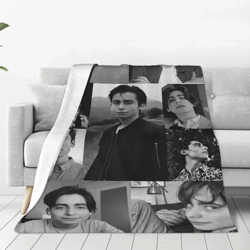 Одеяло Aidan Gallagher Number Five, флисовое дышащее мягкое покрывало с принтом, покрывало для дома и улицы
Одеяло Aidan Gallagher Number Five, флисовое дышащее мягкое покрывало с принтом, покрывало для дома и улицы