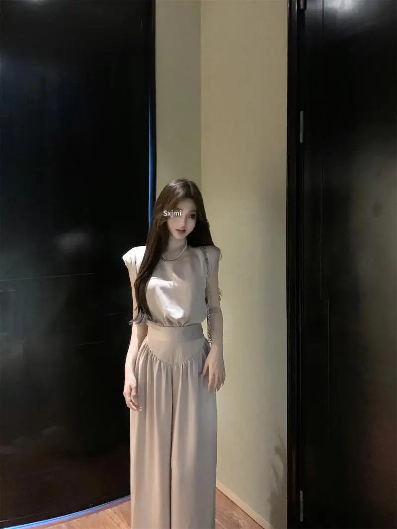 Elegant Satin Two-Piece Set High Waist Skirt Sleeveless Women's Summer Fashion Outfit Back-Tied Vest And Skirt Ensemble
Elegant Satin Two-Piece Set High Waist Skirt Sleeveless Women's Summer Fashion Outfit Back-Tied Vest And Skirt Ensemble
