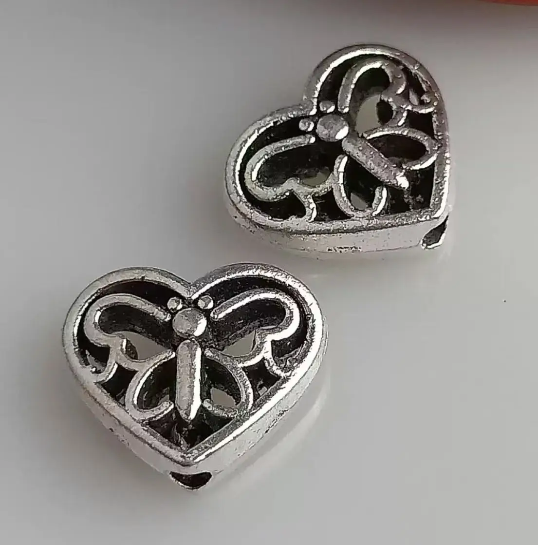 25pcs 10*12mm, hole 1.5mm Alloy metal heart shaped spacer beads HWHY0037
25pcs 10*12mm, hole 1.5mm Alloy metal heart shaped spacer beads HWHY0037