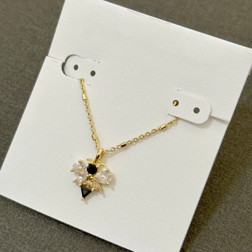 VKVVA Fashion Jewelry Zircon Bee Short Pendant Necklace for Women Birthday Gift
VKVVA Fashion Jewelry Zircon Bee Short Pendant Necklace for Women Birthday Gift