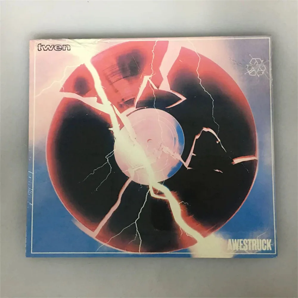 CD This Is The Debut Full-length Album'Awestruck'by The American Indie Rock Duo Twen, Officially Released on September 20, 2019
CD This Is The Debut Full-length Album'Awestruck'by The American Indie Rock Duo Twen, Officially Released on September 20, 2019