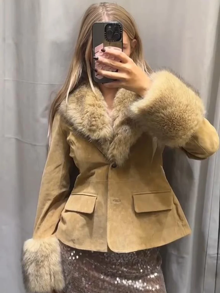 Suede Faux Fur Coats Tops Elegant Casual Warm Snow Wear Jackets Fur Collar Long Sleeve Winter Vintage Women Warm Outerwears
Suede Faux Fur Coats Tops Elegant Casual Warm Snow Wear Jackets Fur Collar Long Sleeve Winter Vintage Women Warm Outerwears