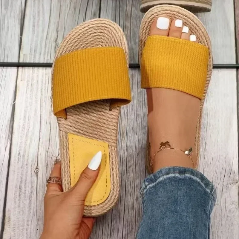 2025 Women's Fashion Round Head shoes Trend Anti-slip Wear-resistant Comfortable Soft-soled Slippers Casual Platform Sandals
2025 Women's Fashion Round Head shoes Trend Anti-slip Wear-resistant Comfortable Soft-soled Slippers Casual Platform Sandals