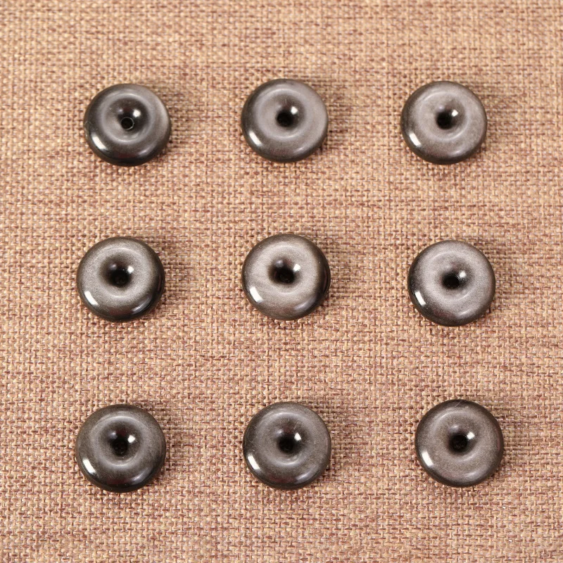 Natural silver obsidian safety buckle engraved pendant versatile model for friends
Natural silver obsidian safety buckle engraved pendant versatile model for friends