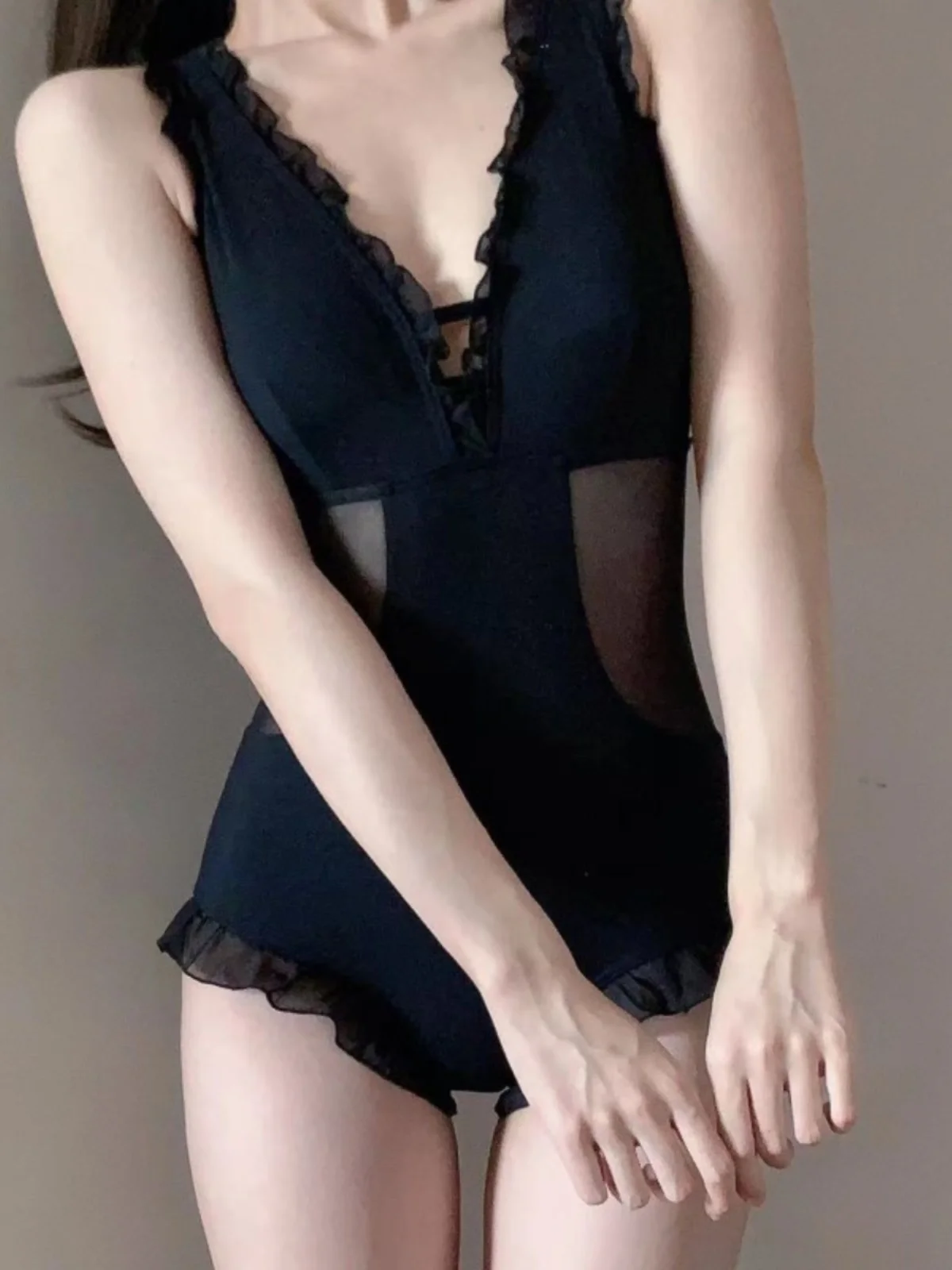 Новый женский слитный купальник 2024 года: корректирующий, с эффектом «чистого желания», термо-пляжный, с V-образным вырезом, из нейлона, спандекса и полиэстера
Новый женский слитный купальник 2024 года: корректирующий, с эффектом «чистого желания», термо-пляжный, с V-образным вырезом, из нейлона, спандекса и полиэстера