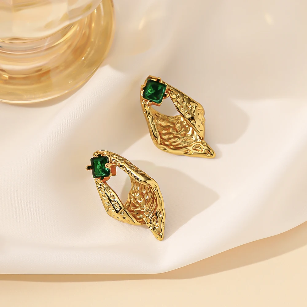 Vintage Geometric Stainless Steel Stud Earrings with Rhinestone Gold Color Metal Embossed Design for Women's Jewelry Gift
Vintage Geometric Stainless Steel Stud Earrings with Rhinestone Gold Color Metal Embossed Design for Women's Jewelry Gift