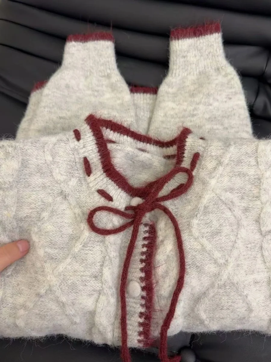 Корейский свободный вязаный кардиган для женщин, ранняя весна, в стиле Miu Miu, с цветными блоками, на шнуровке, высококачественный свитер
Корейский свободный вязаный кардиган для женщин, ранняя весна, в стиле Miu Miu, с цветными блоками, на шнуровке, высококачественный свитер