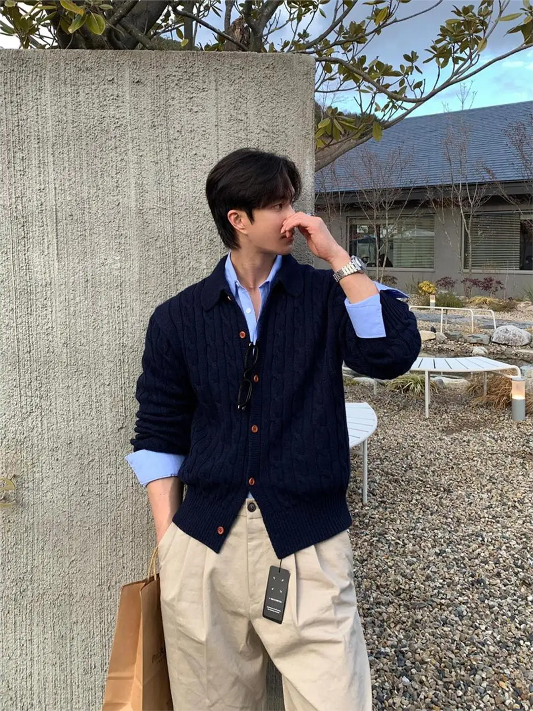 Новый простой свободный повседневный вязаный свитер для мужчин, весенне-осенний трикотаж цвета хаки, кардиган на пуговицах, пальто среднего размера, тонкое
Новый простой свободный повседневный вязаный свитер для мужчин, весенне-осенний трикотаж цвета хаки, кардиган на пуговицах, пальто среднего размера, тонкое