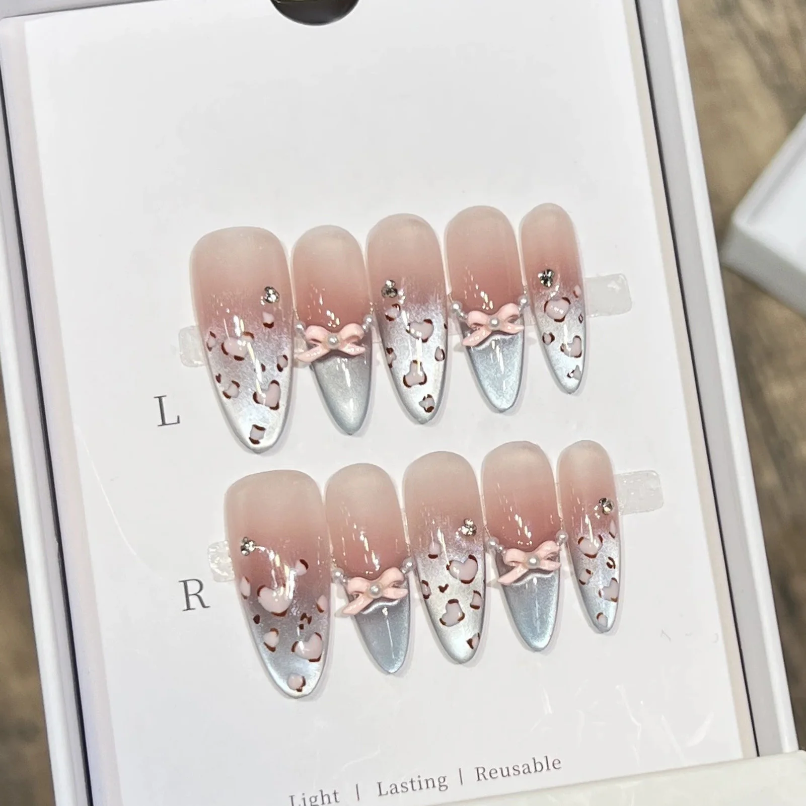 10pcs Long Almond Pink Leopard Print Flower Blush French Cat Eye Bow Resin Fake Nails for Parties Wedding DIY Manicure
10pcs Long Almond Pink Leopard Print Flower Blush French Cat Eye Bow Resin Fake Nails for Parties Wedding DIY Manicure