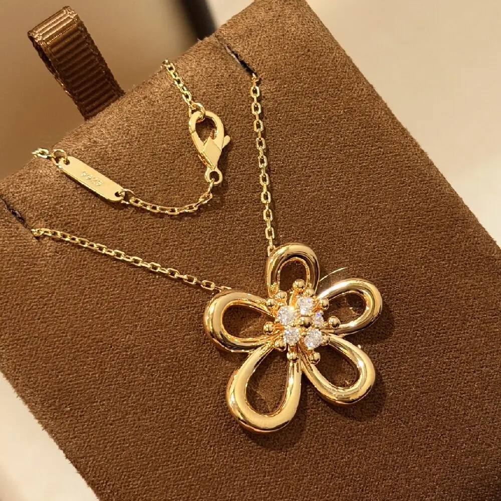 KQDANCE 925 Sterling Silver Gold Plated Hollow Flower Shaped Zircon Necklace Women Festival Gifts
KQDANCE 925 Sterling Silver Gold Plated Hollow Flower Shaped Zircon Necklace Women Festival Gifts
