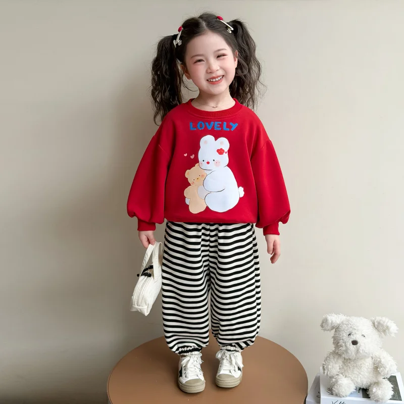 Girls' Cartoon Stylish Sweatshirt Set2026New children's striped jogger pants two-piece set for babies, spring and autumn clothin
Girls' Cartoon Stylish Sweatshirt Set2026New children's striped jogger pants two-piece set for babies, spring and autumn clothin