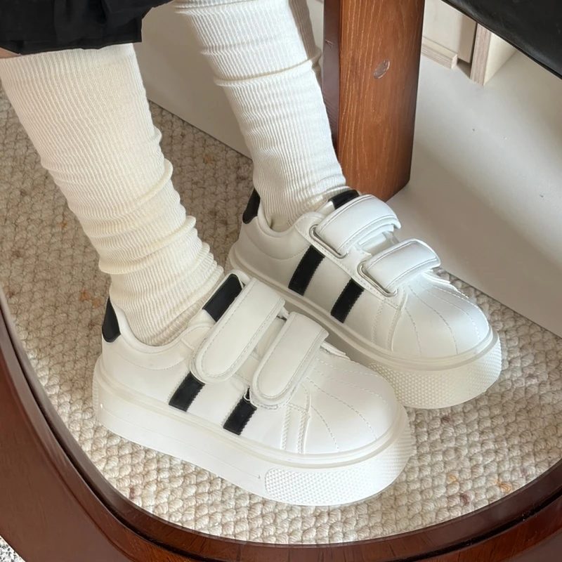 Spring and Autumn Women's Thick-soled Non-slip Comfortable Sneakers 2026 New Best-selling Velcro Design Large Toe Casual Shoes
Spring and Autumn Women's Thick-soled Non-slip Comfortable Sneakers 2026 New Best-selling Velcro Design Large Toe Casual Shoes