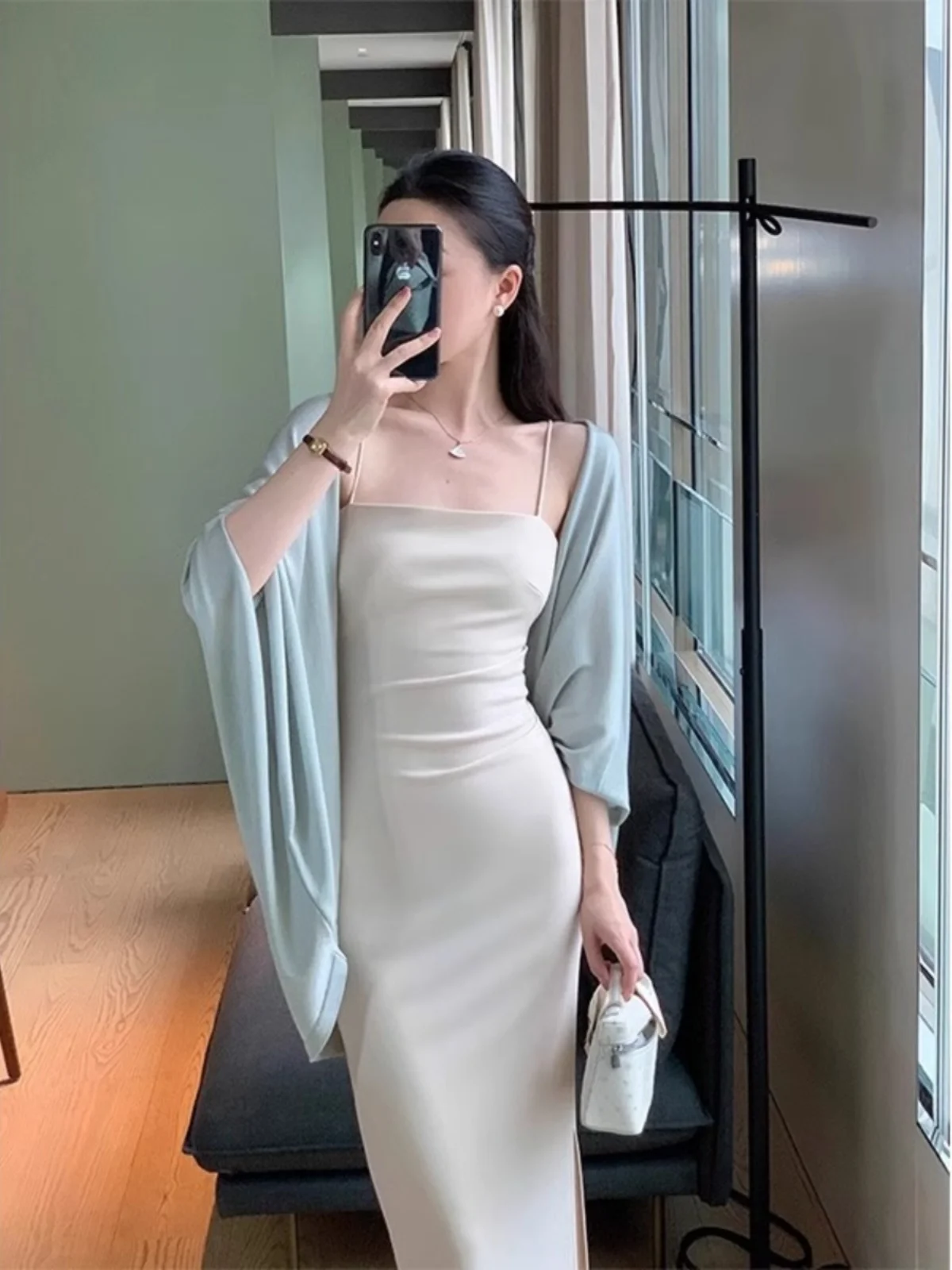 Ice Silk Knitted Open Cardigan Women's Summer Thin Shoulder Shawl Outerwear Overalls Air Conditioned Top Long Sleeve Midi Length
Ice Silk Knitted Open Cardigan Women's Summer Thin Shoulder Shawl Outerwear Overalls Air Conditioned Top Long Sleeve Midi Length
