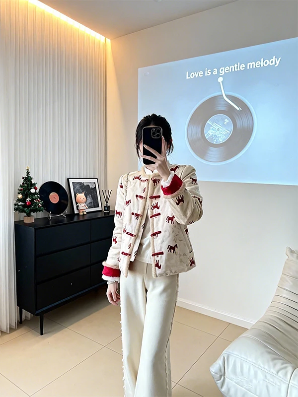 Новый Китайский Красный Хлопковый Жакет для Женщин, Зимнее Пальто, Новогодний Праздничный Наряд, Традиционный Костюм
Новый Китайский Красный Хлопковый Жакет для Женщин, Зимнее Пальто, Новогодний Праздничный Наряд, Традиционный Костюм