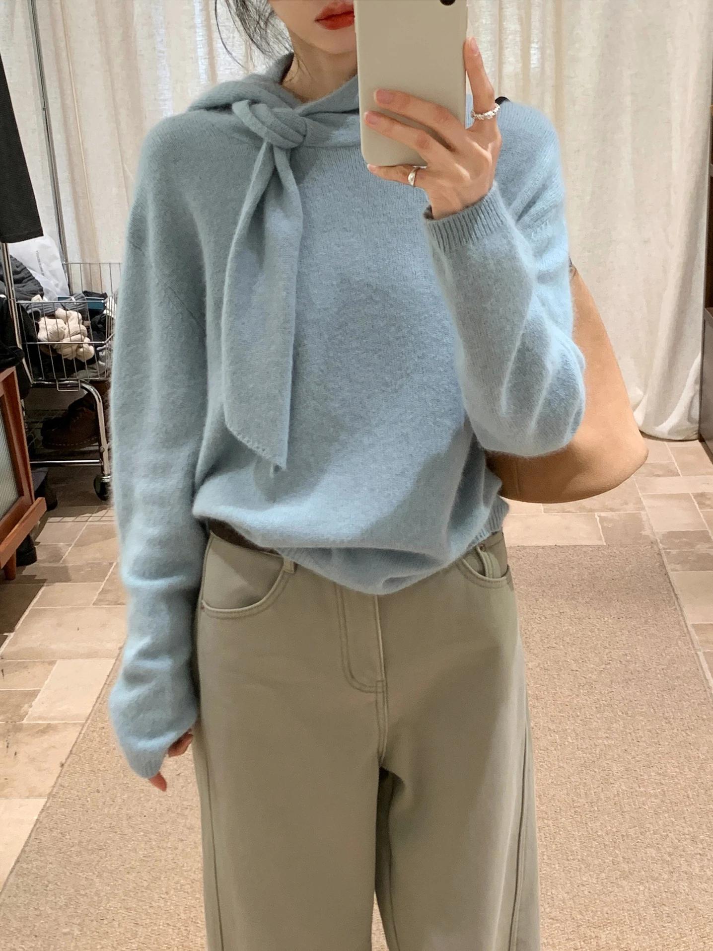 Корейский вязаный свитер из меха голубого медведя, женский, весенний, новый, простой, в стиле аэрофэшн, с завязками, длинный рукав
Корейский вязаный свитер из меха голубого медведя, женский, весенний, новый, простой, в стиле аэрофэшн, с завязками, длинный рукав