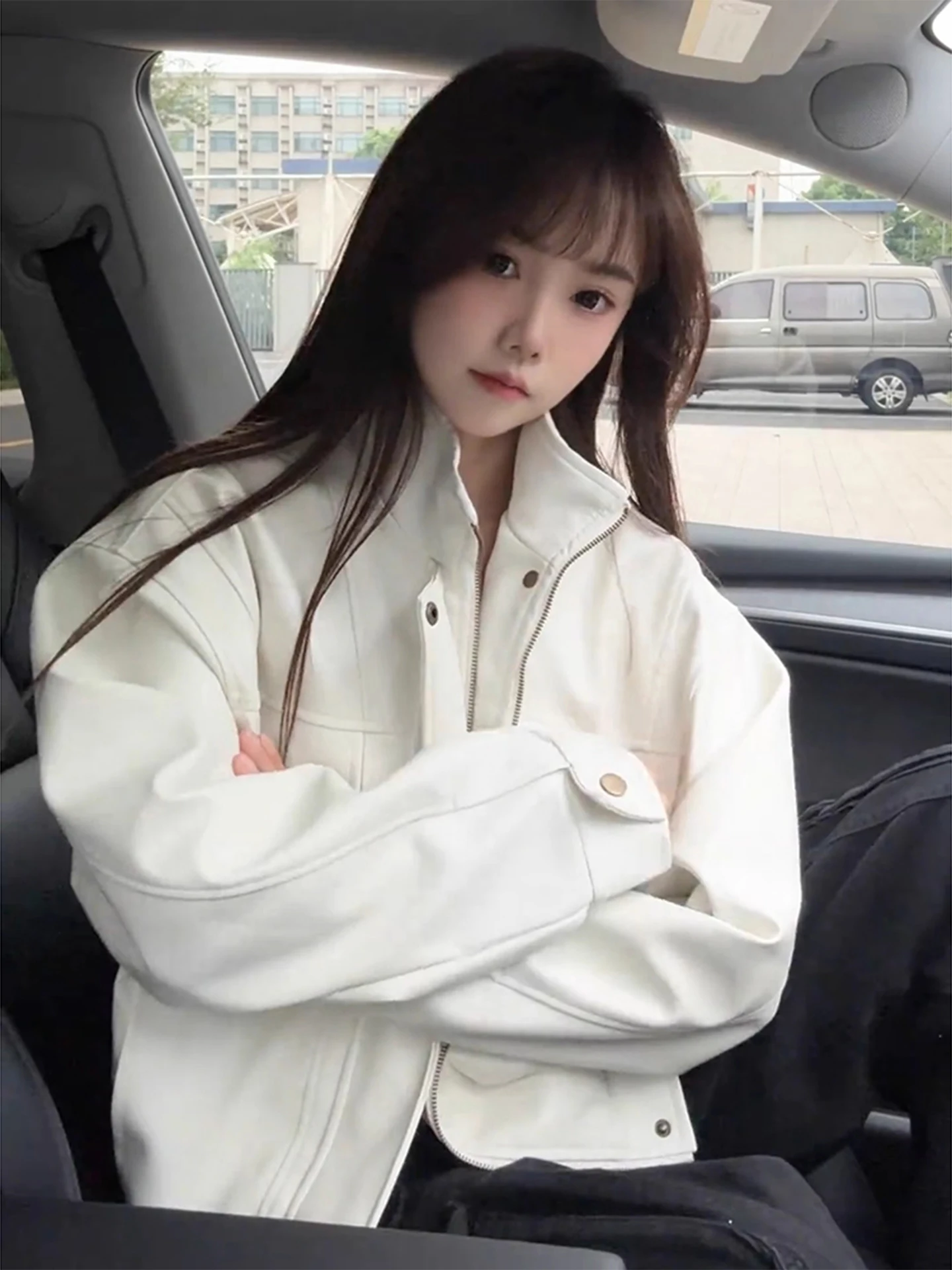 Белая кожаная куртка с деконструктированным воротником-стойкой для мужчин, осенняя, стильная, высококачественная, в американском ретро-стиле, для пар
Белая кожаная куртка с деконструктированным воротником-стойкой для мужчин, осенняя, стильная, высококачественная, в американском ретро-стиле, для пар